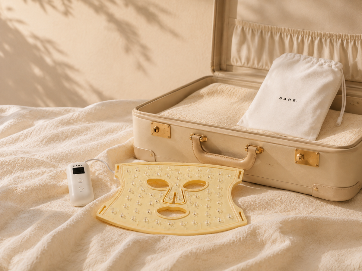 BARE LED Light Therapy Mask y Travel Bag